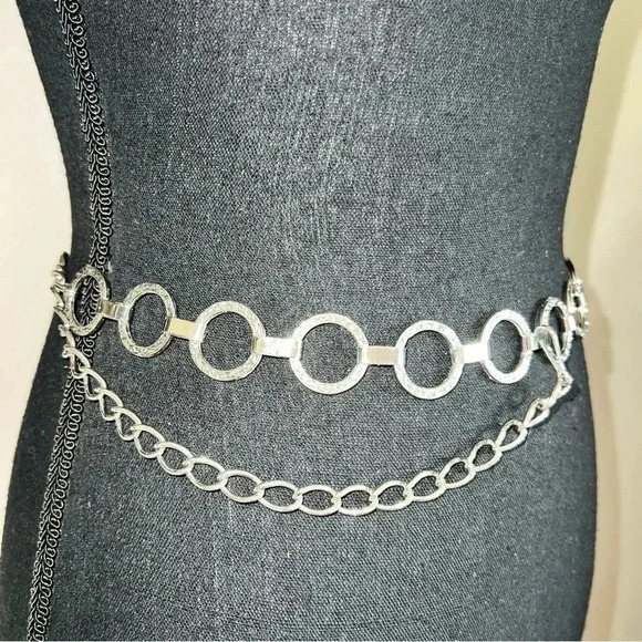 Women’s Silver Tone Chainlink Lightweight Circle Belt OS Fits Most - Picture 2 of 13